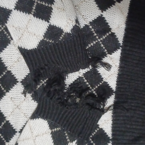 Just Polly Sweater - Picture 3 of 4